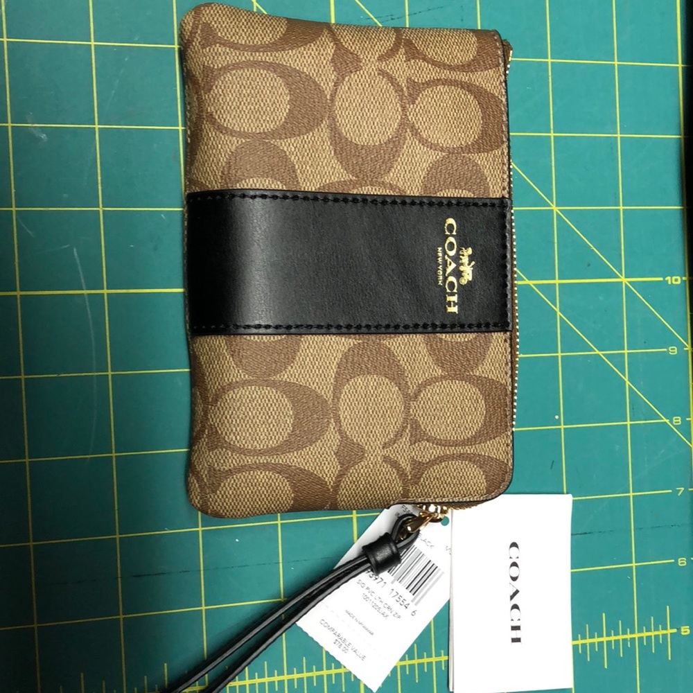 Signature coach zippered change purse and brown brand new with tags